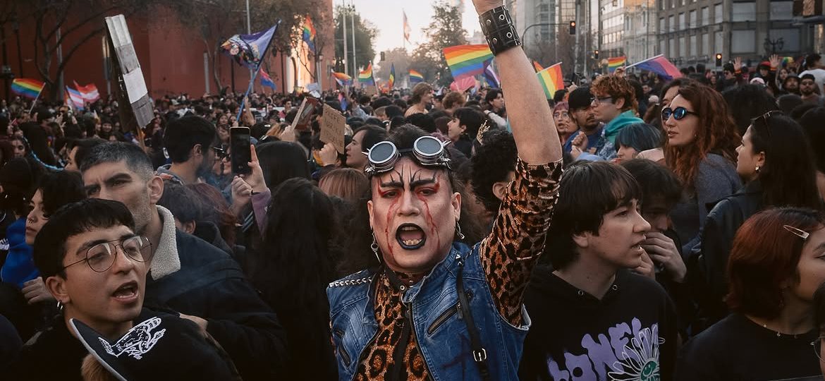 Dos marchas, una misma calle: lo que la contramarcha del 27J le dice a la comunidad